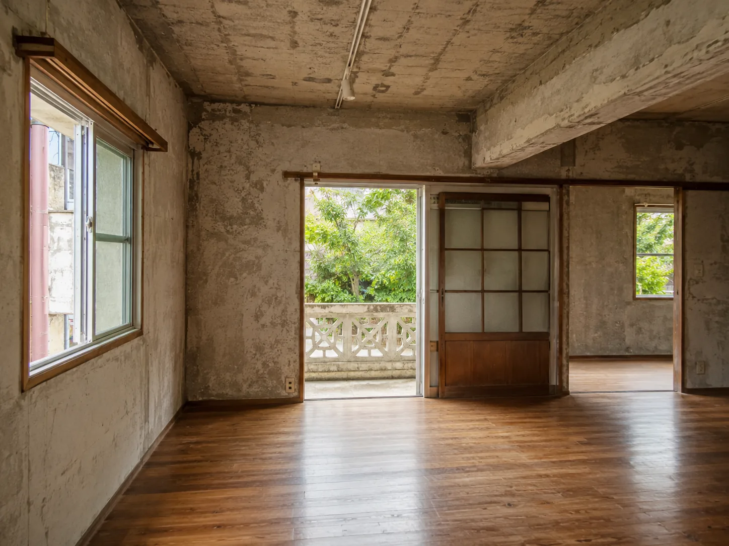 最低限の再生を終えた沖縄の築古住宅