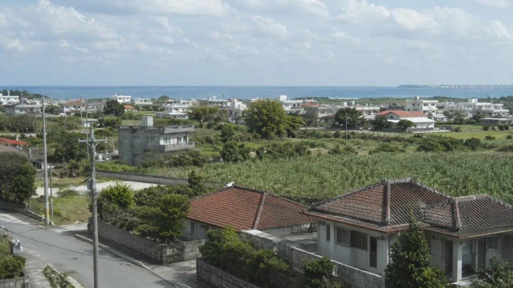 台風前の確認対象となる沖縄県うるま市の住宅地